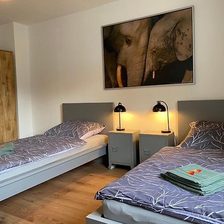 Charlie , Solingen Mitte, Ferien/Messe Wohnung Fuer Bis Zu 5 Personen Εξωτερικό φωτογραφία