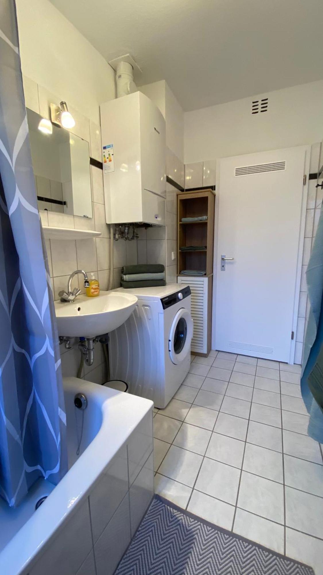 Charlie , Solingen Mitte, Ferien/Messe Wohnung Fuer Bis Zu 5 Personen Εξωτερικό φωτογραφία