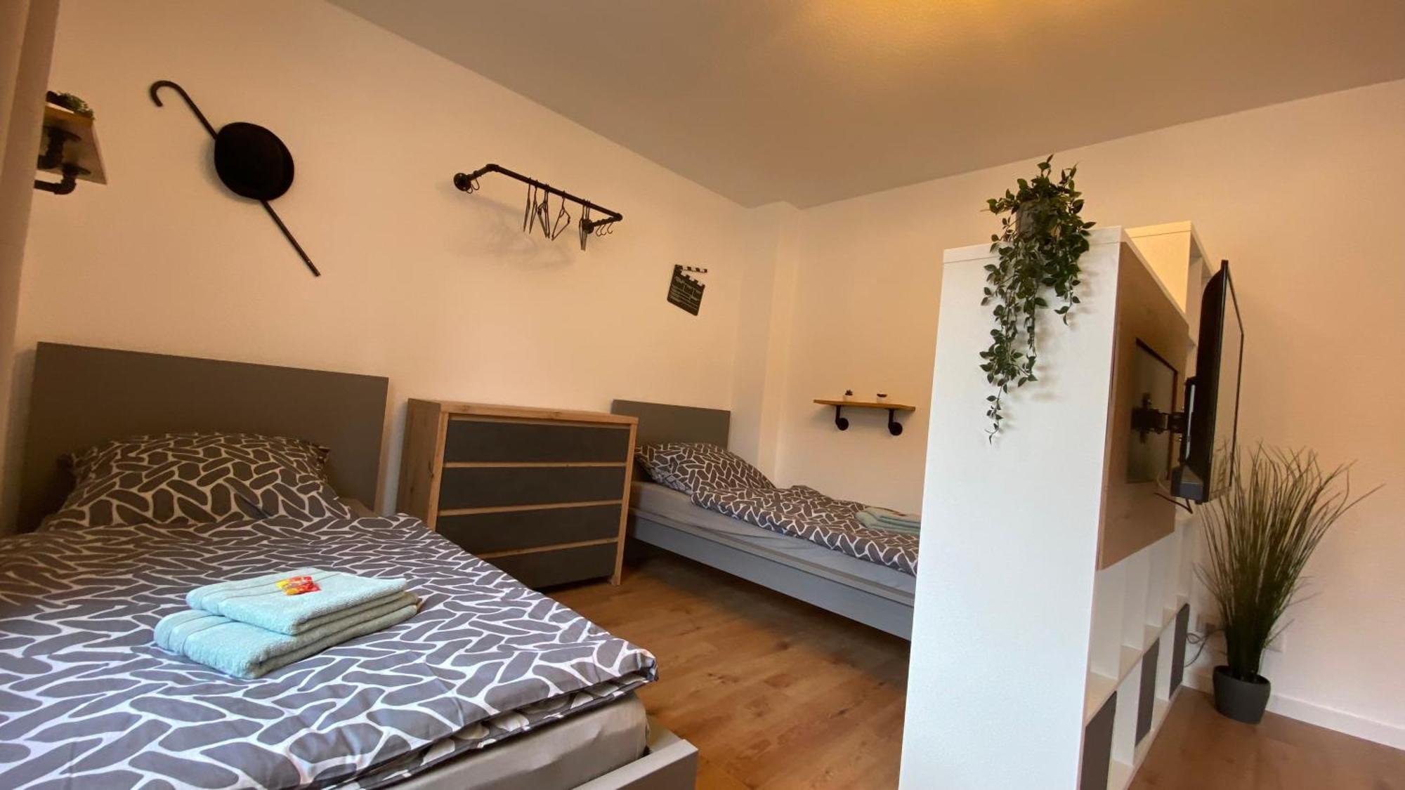 Charlie , Solingen Mitte, Ferien/Messe Wohnung Fuer Bis Zu 5 Personen Εξωτερικό φωτογραφία